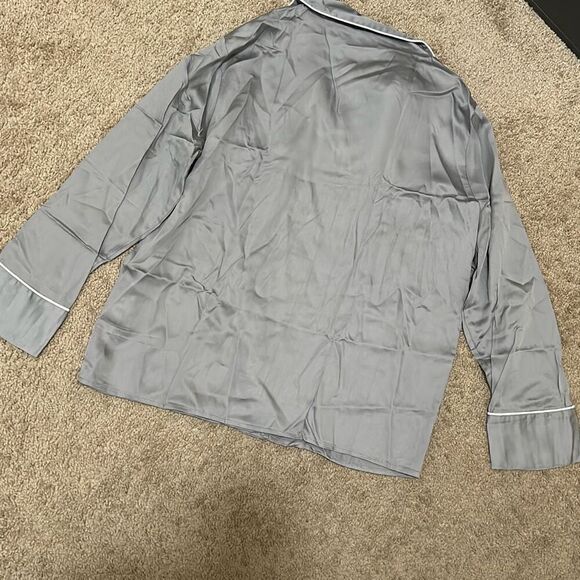 Ettitude Women's M Long Sleeve Sateen Stripe Pajama Top Fog Gray Minimalist New - Picture 6 of 12